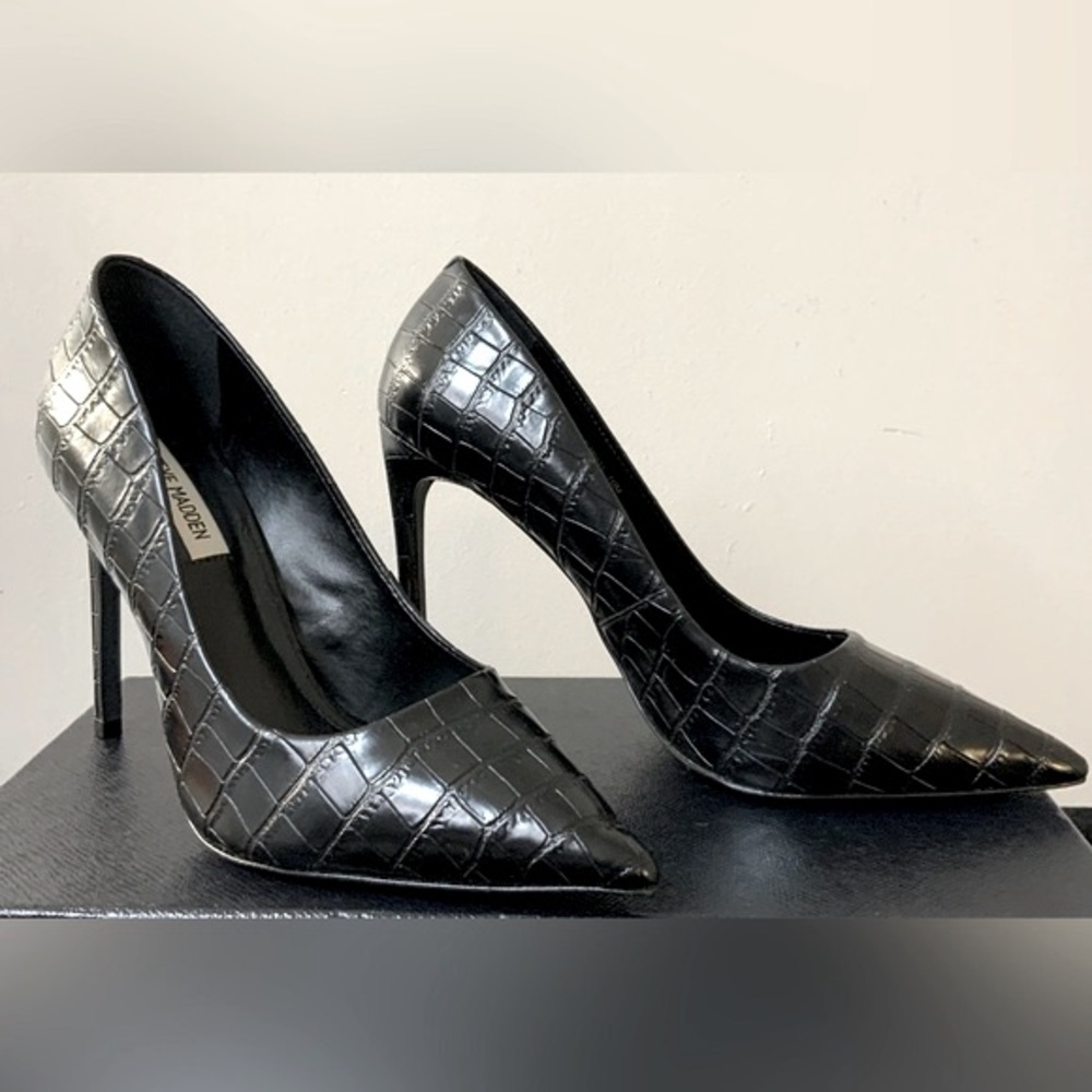 Steve Madden Black Leather Crocodile Heels - Picture 4 of 12